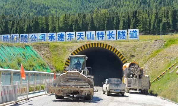 已掘进8.3公里!全长11.77公里的东天山特长隧道建设进展顺利 已掘进8.3公里!全长11.77公里的东天山特长隧道建设进展顺利